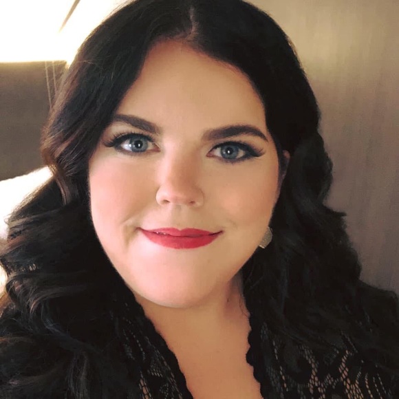 Meet your Posher, Jessica - Picture 3 of 4